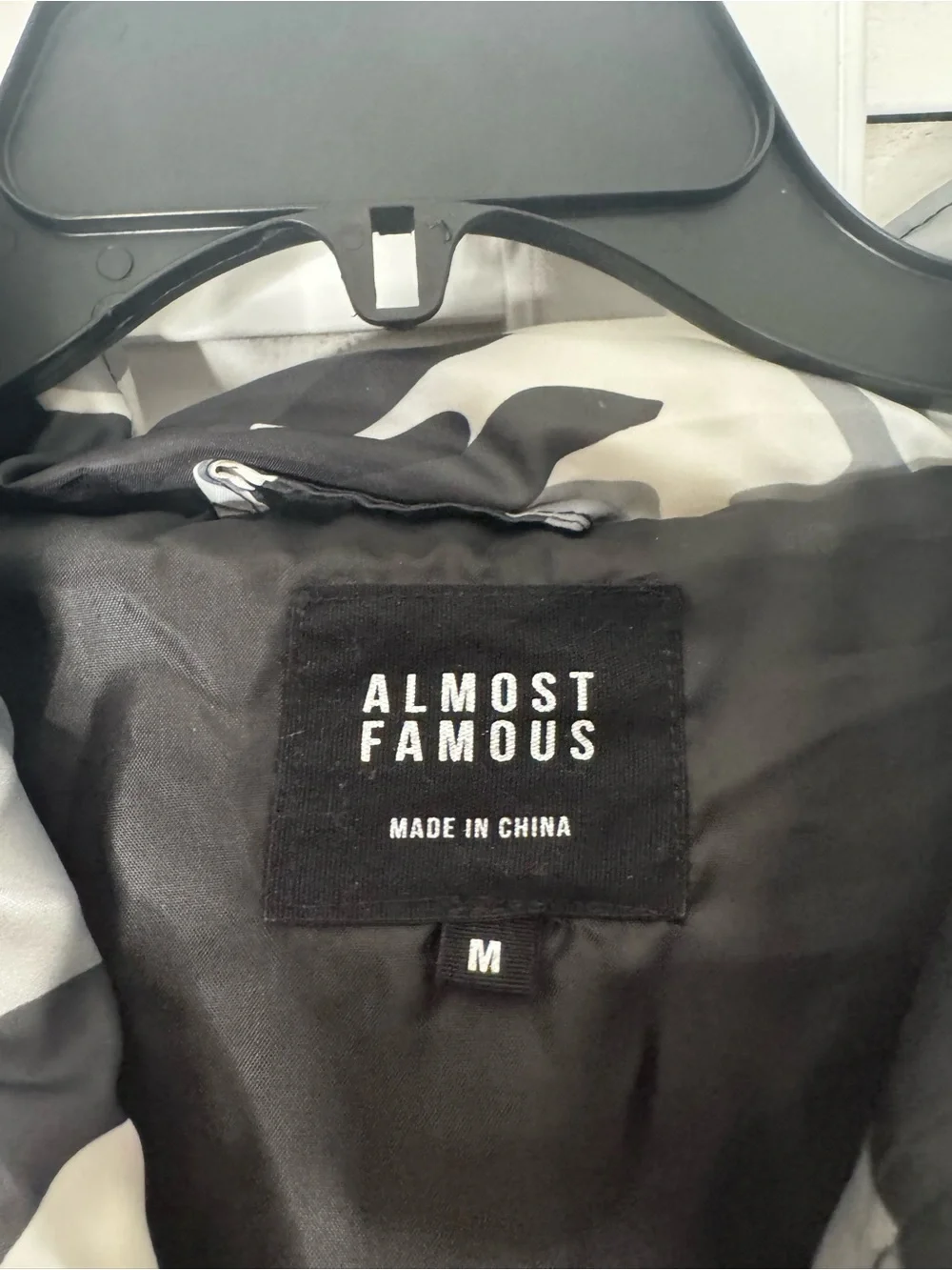 Black & Gray Camo Cropped Puffer Jacket